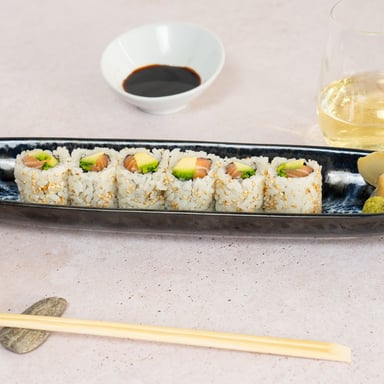 ROLL AU SAUMON ET À L'AVOCAT (8 pièces)